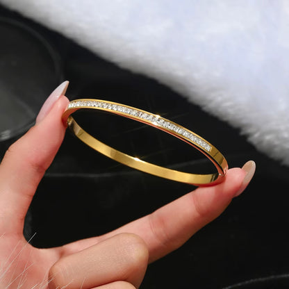 Europe and the United States Hot Stainless Steel Four-Leaf Clover Lucky Bracelet Fashion Women'S Nail Bracelet Gold Bangles