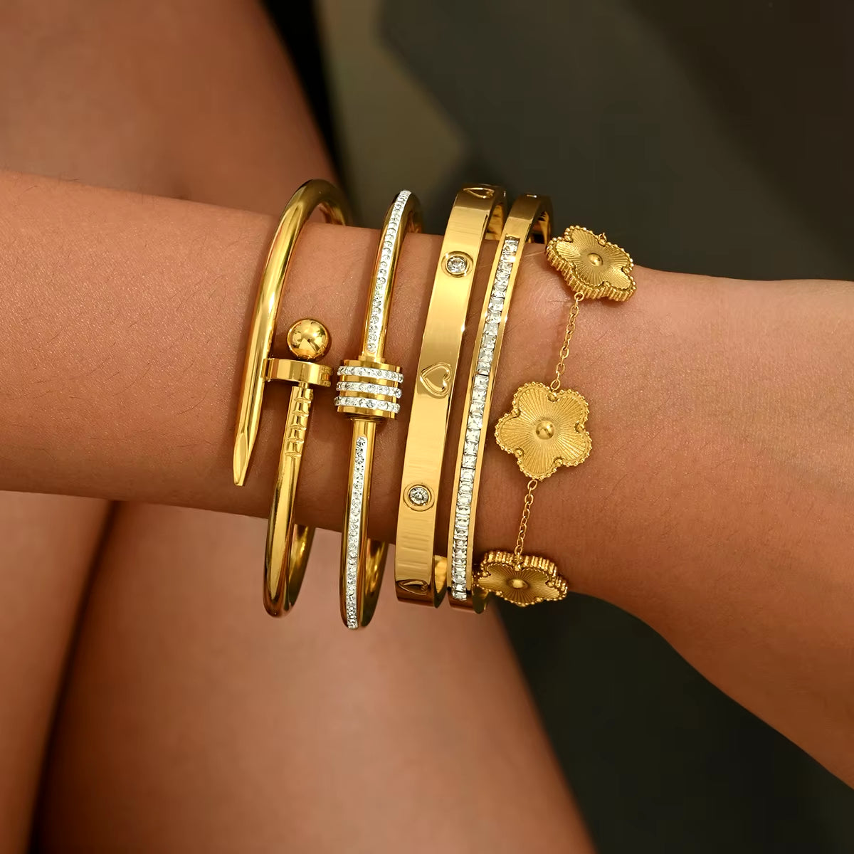 Europe and the United States Hot Stainless Steel Four-Leaf Clover Lucky Bracelet Fashion Women'S Nail Bracelet Gold Bangles